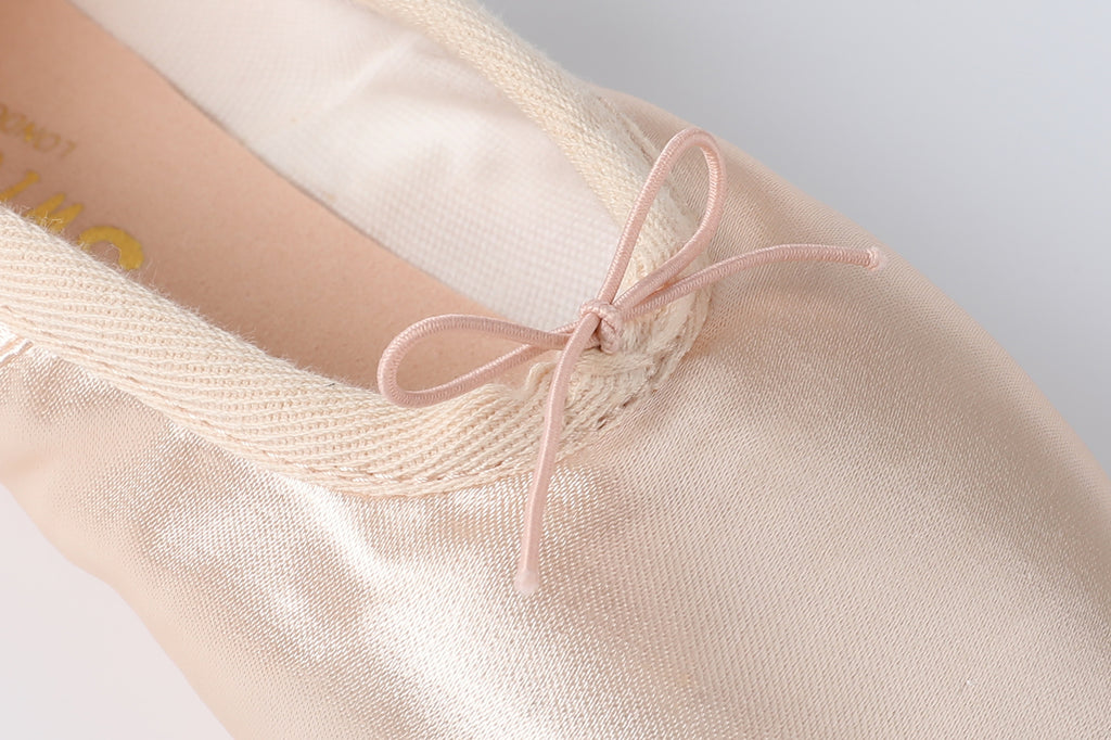 Broad-toe Soft Pointe Shoes