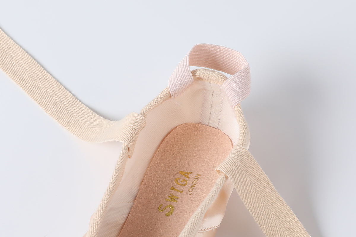 Broad-toe Soft Pointe Shoes