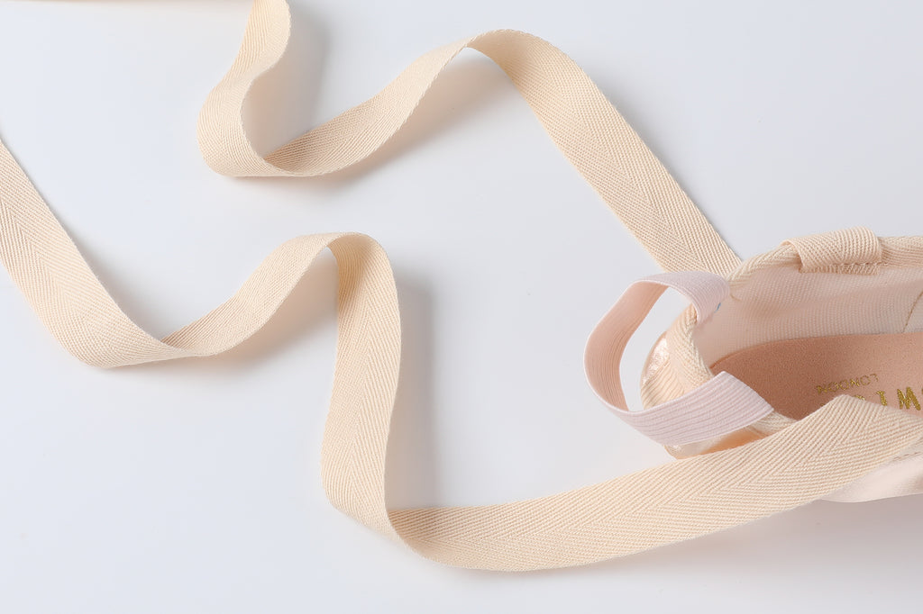 Broad-toe Soft Pointe Shoes