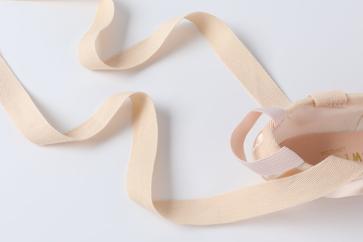 Broad-toe Soft Pointe Shoes