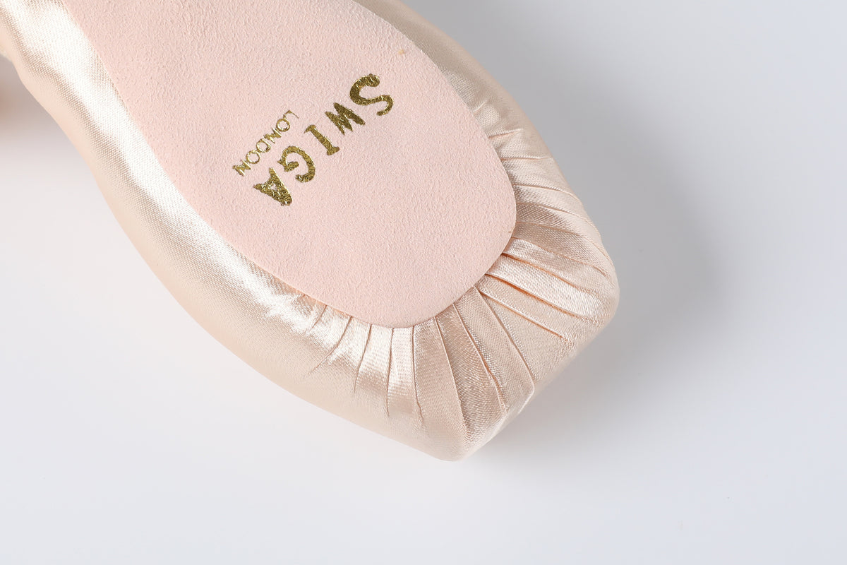 Broad-toe Soft Pointe Shoes