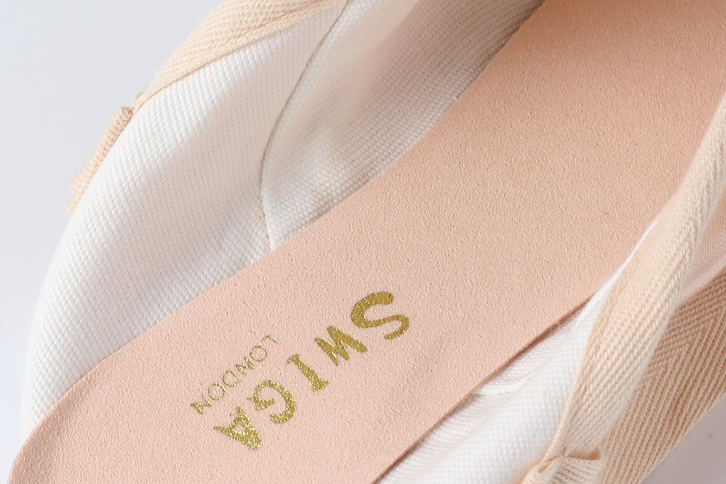 Broad-toe Soft Pointe Shoes